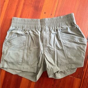 Columbia Women's river fishing Shorts sz medium, women’s outdoor shorts